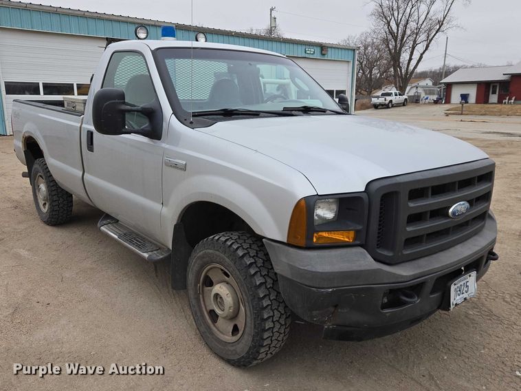 image for item ES2932 2005 Ford F250 pickup truck