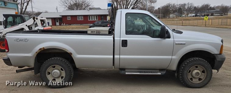 image for item ES2932 2005 Ford F250 pickup truck