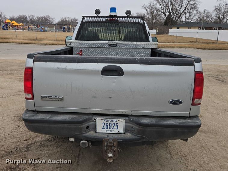 image for item ES2932 2005 Ford F250 pickup truck