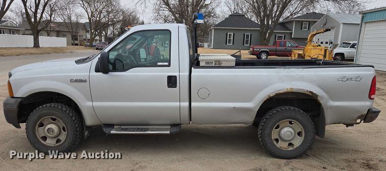 image for item ES2932 2005 Ford F250 pickup truck