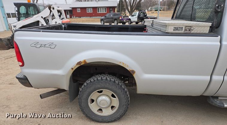 image for item ES2932 2005 Ford F250 pickup truck