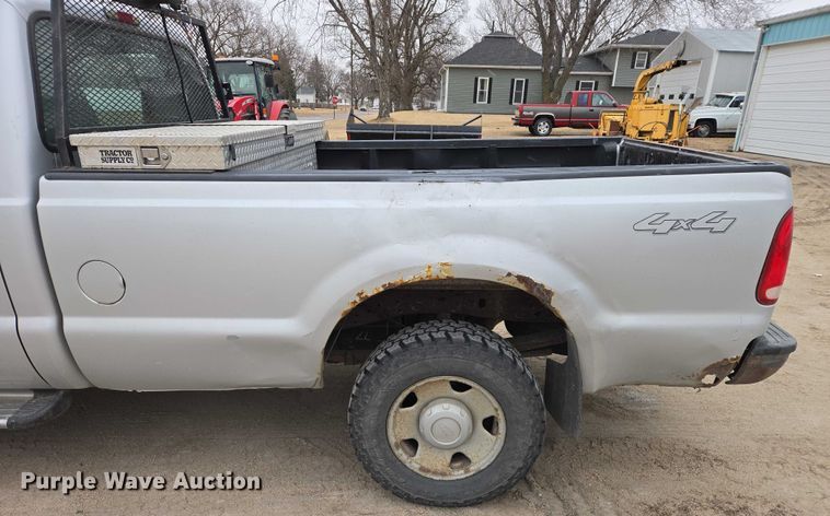 image for item ES2932 2005 Ford F250 pickup truck