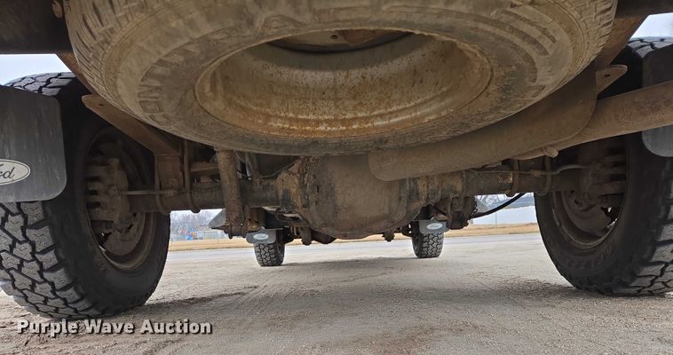 image for item ES2932 2005 Ford F250 pickup truck