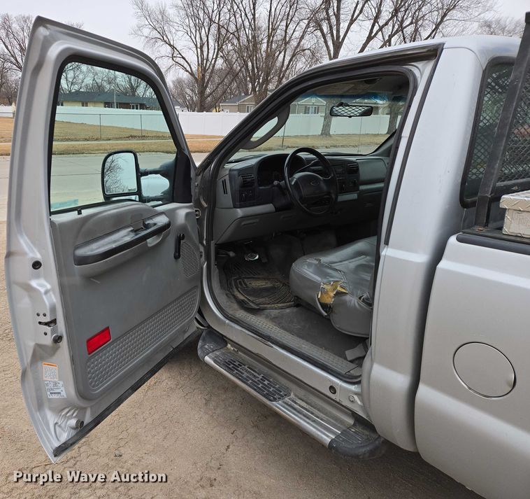 image for item ES2932 2005 Ford F250 pickup truck
