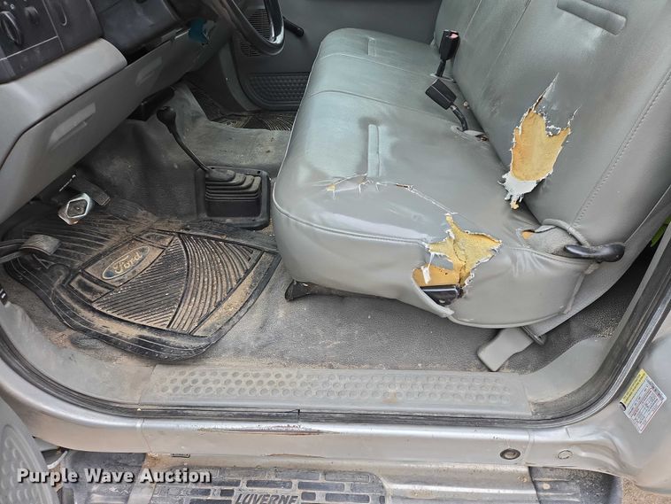 image for item ES2932 2005 Ford F250 pickup truck