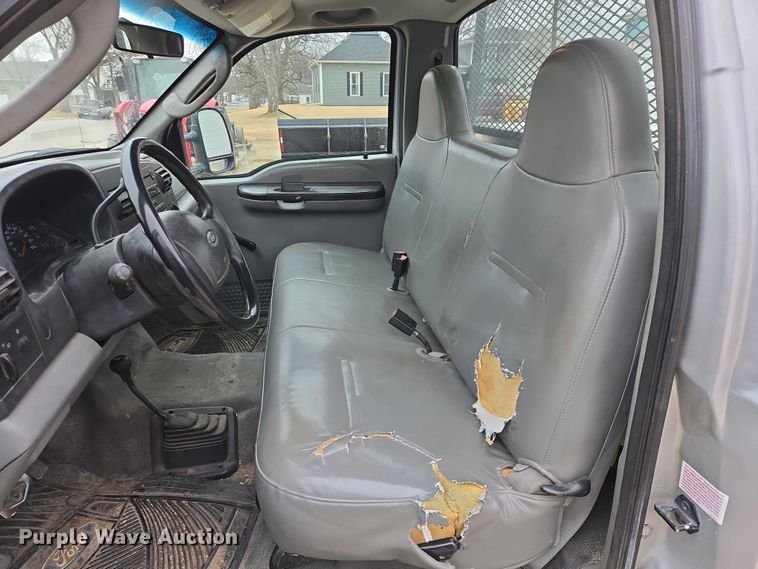 image for item ES2932 2005 Ford F250 pickup truck