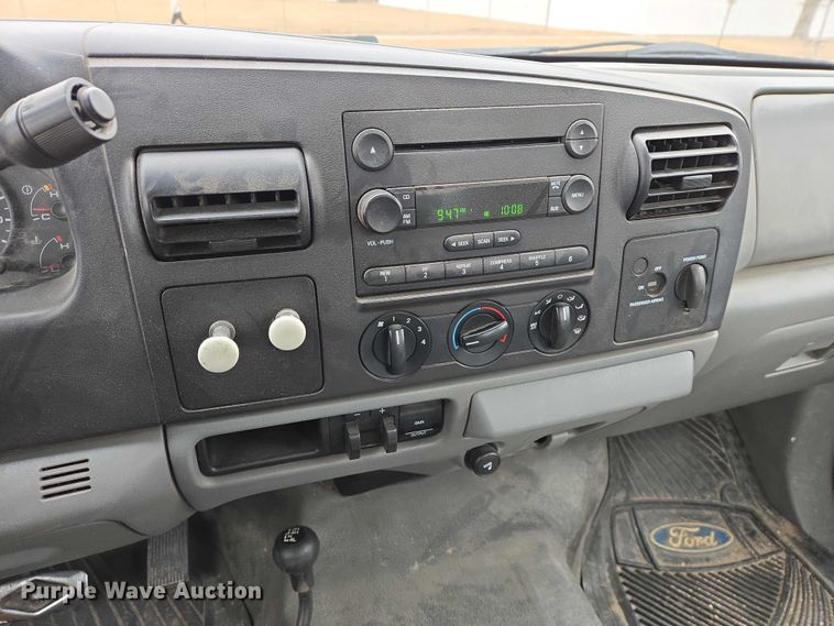 image for item ES2932 2005 Ford F250 pickup truck