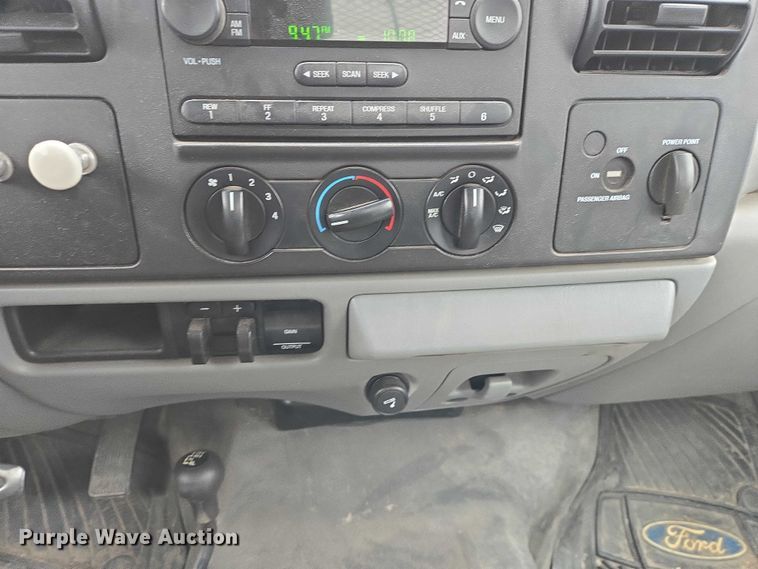 image for item ES2932 2005 Ford F250 pickup truck