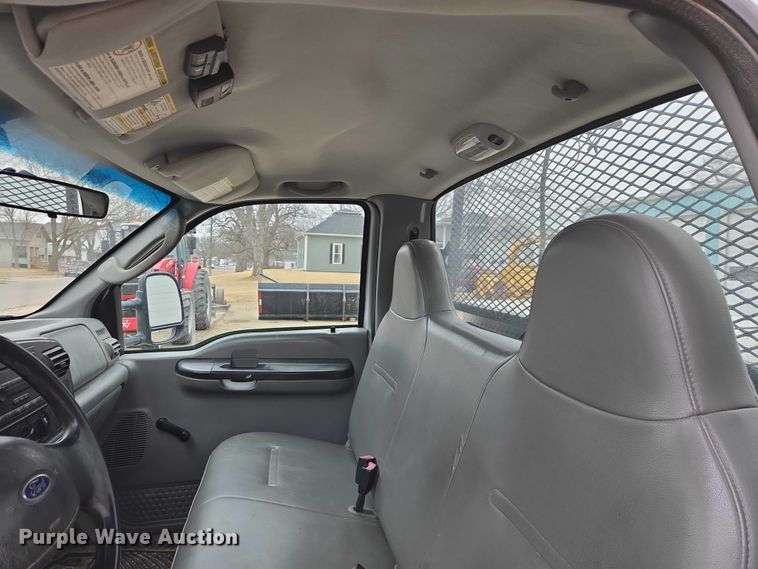 image for item ES2932 2005 Ford F250 pickup truck