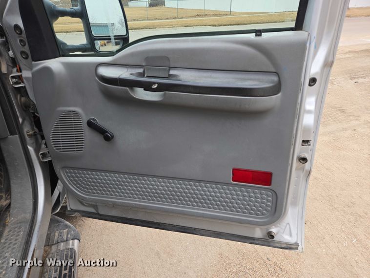 image for item ES2932 2005 Ford F250 pickup truck