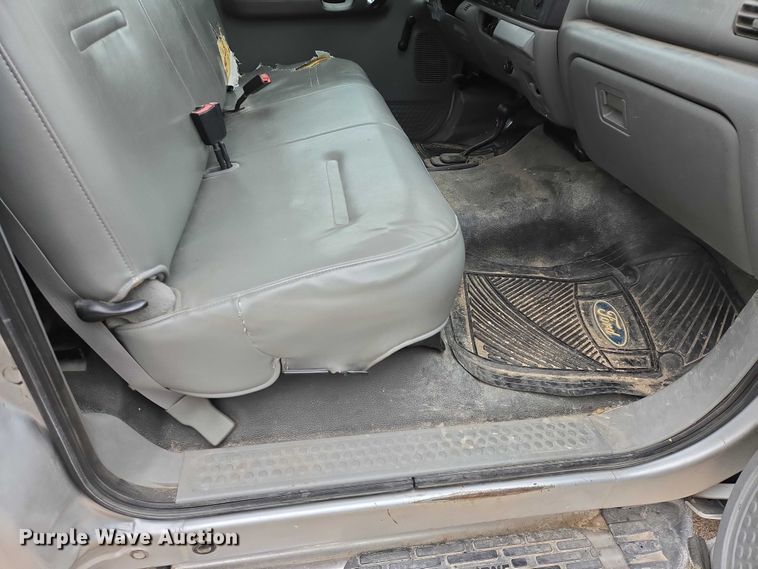 image for item ES2932 2005 Ford F250 pickup truck