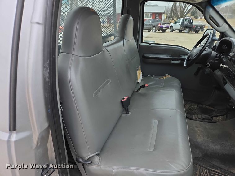 image for item ES2932 2005 Ford F250 pickup truck