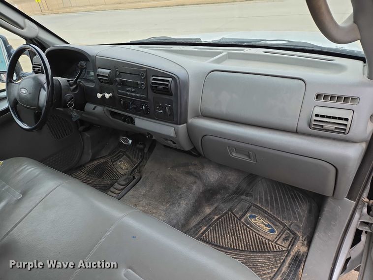 image for item ES2932 2005 Ford F250 pickup truck