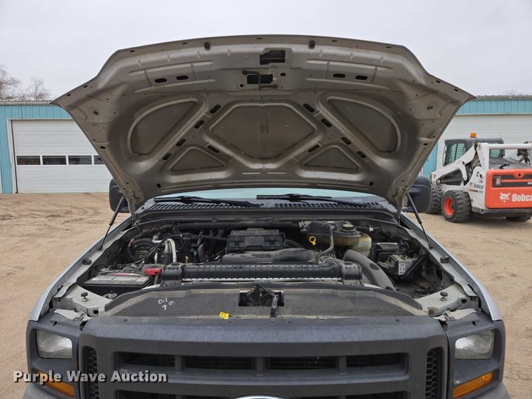 image for item ES2932 2005 Ford F250 pickup truck