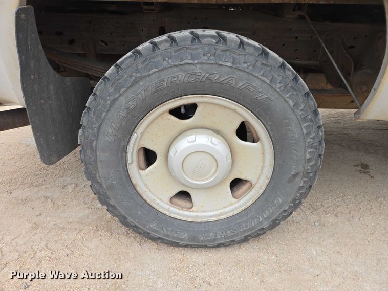 image for item ES2932 2005 Ford F250 pickup truck