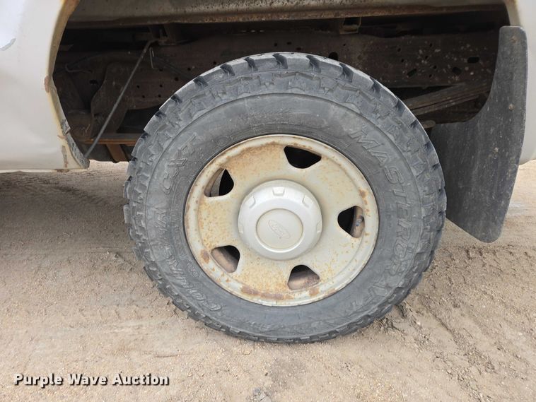 image for item ES2932 2005 Ford F250 pickup truck