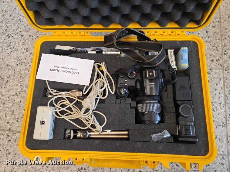 image for item ES2954 (3) cameras