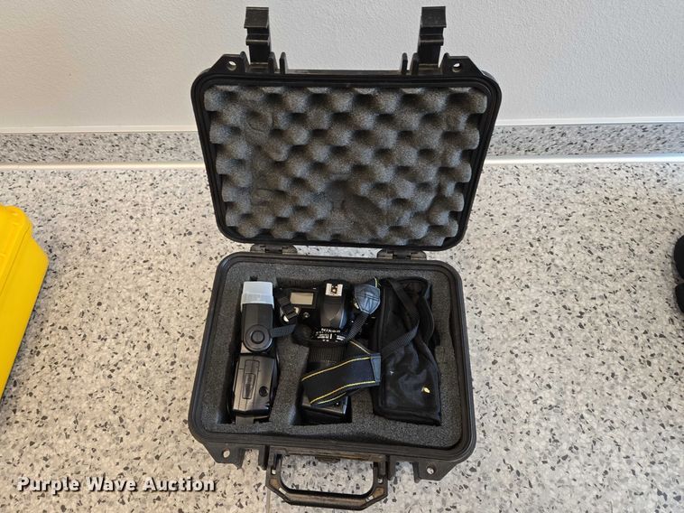 image for item ES2954 (3) cameras