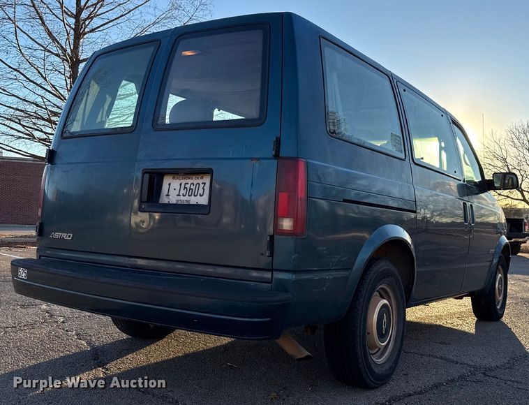 image for item ES5656 1999 Chevrolet Astro van