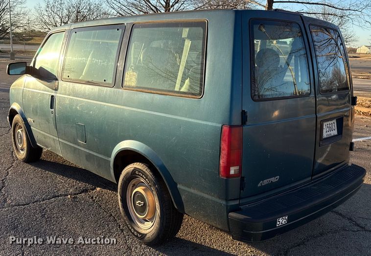 image for item ES5656 1999 Chevrolet Astro van