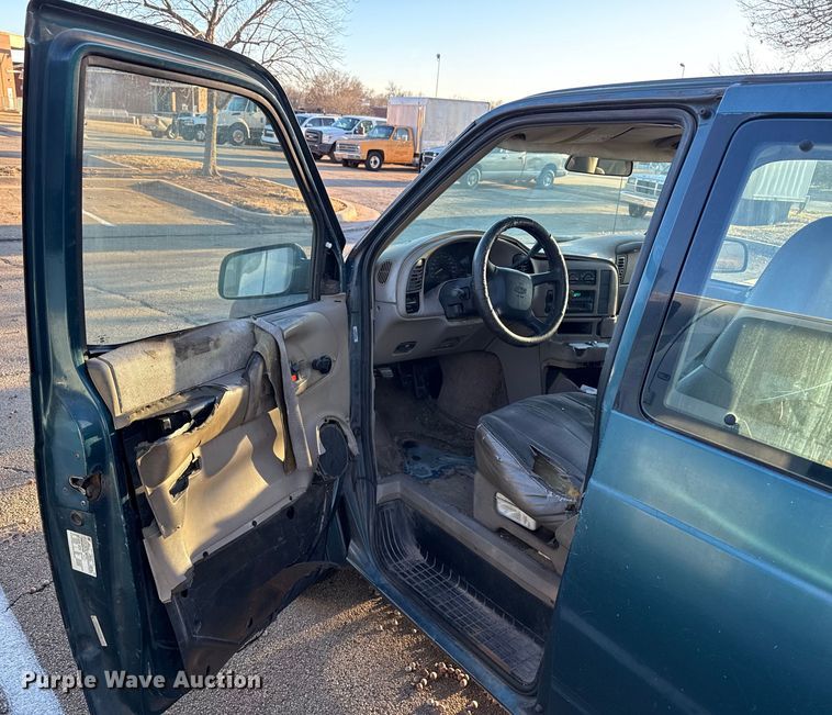 image for item ES5656 1999 Chevrolet Astro van