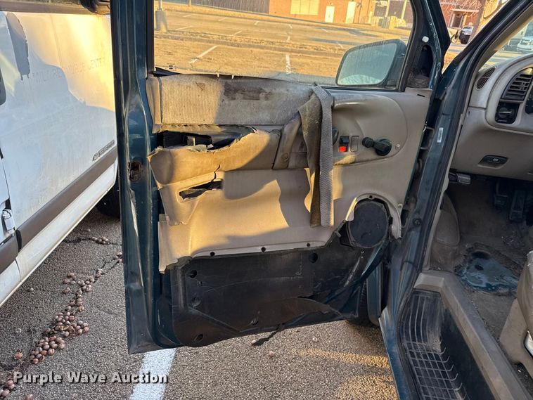 image for item ES5656 1999 Chevrolet Astro van