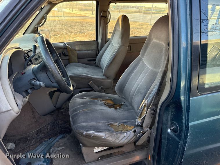 image for item ES5656 1999 Chevrolet Astro van