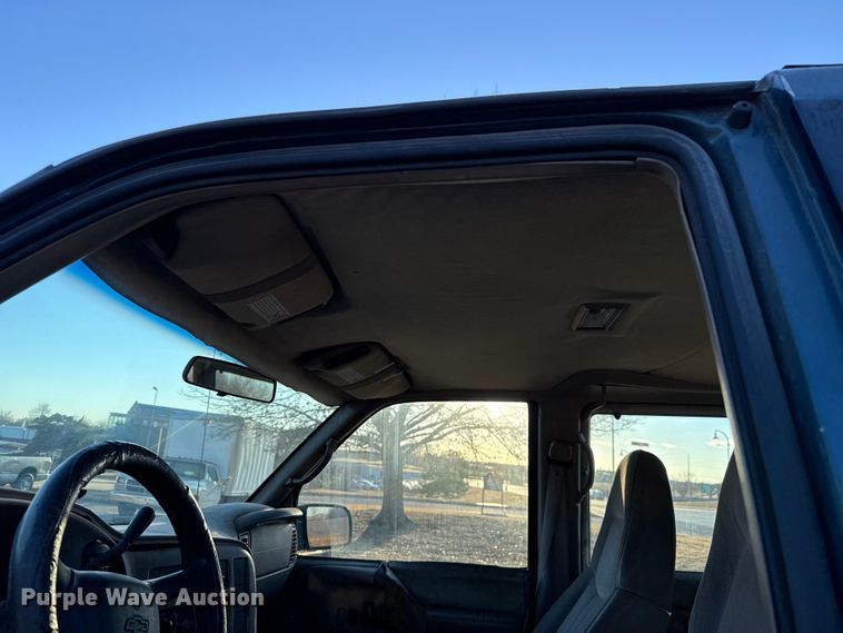 image for item ES5656 1999 Chevrolet Astro van