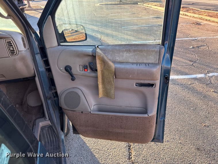 image for item ES5656 1999 Chevrolet Astro van
