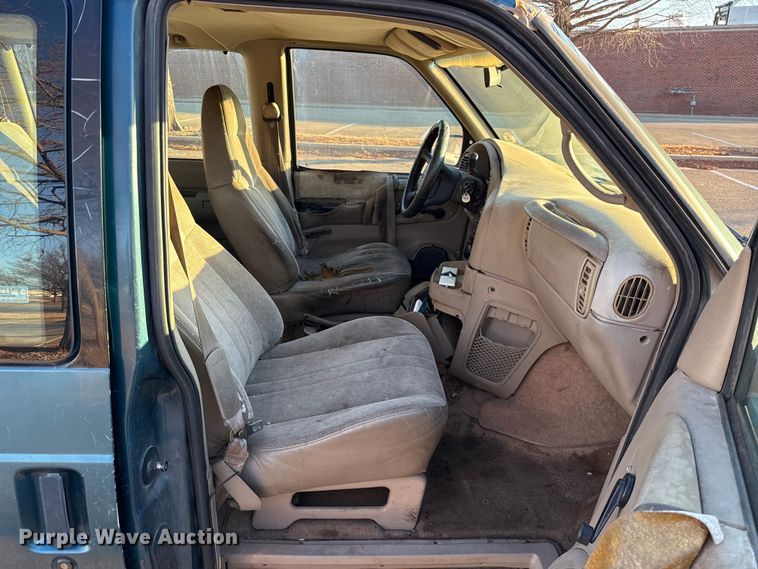 image for item ES5656 1999 Chevrolet Astro van