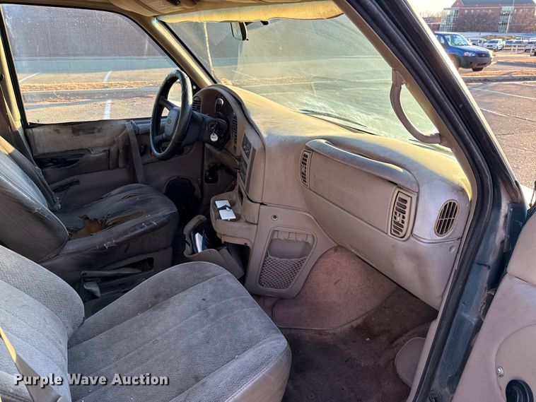 image for item ES5656 1999 Chevrolet Astro van