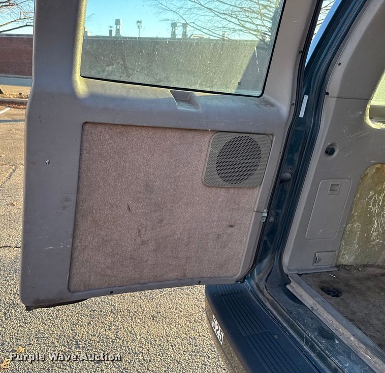 image for item ES5656 1999 Chevrolet Astro van