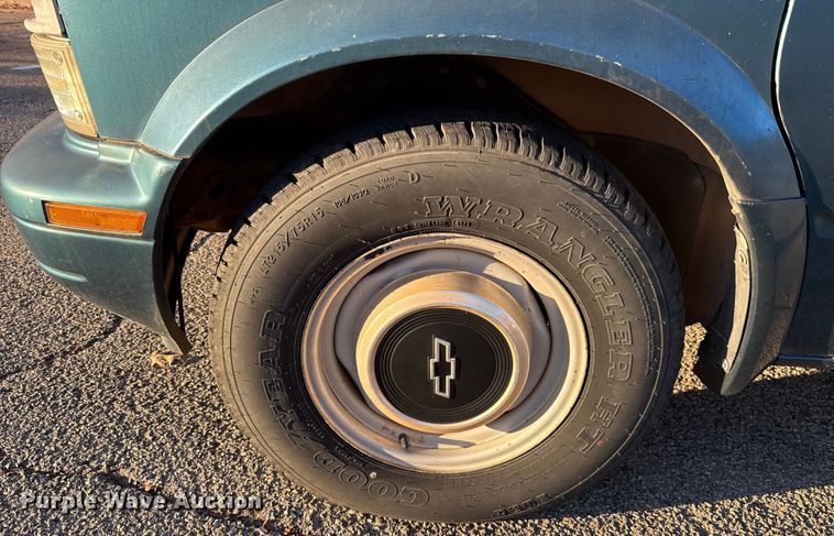 image for item ES5656 1999 Chevrolet Astro van