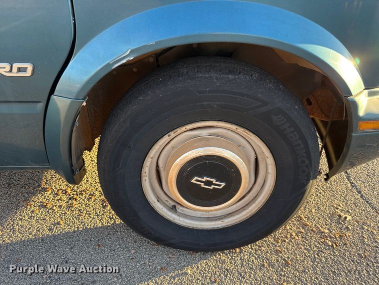 image for item ES5656 1999 Chevrolet Astro van
