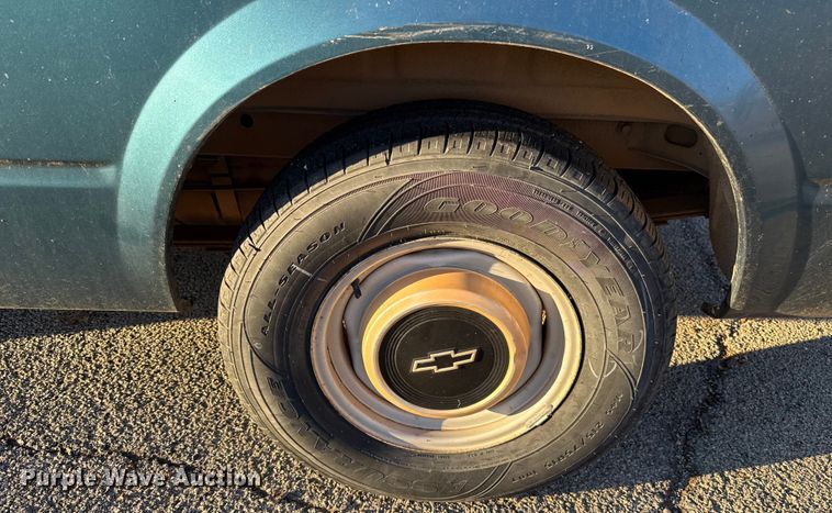 image for item ES5656 1999 Chevrolet Astro van