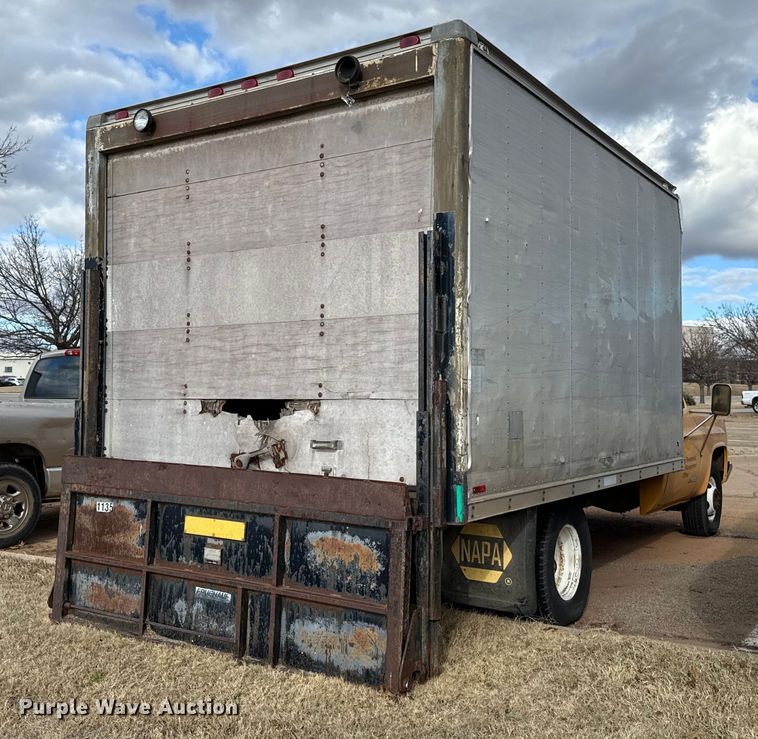 image for item ES5694 1989 Chevrolet Cheyenne 3500 box truck