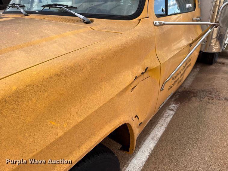 image for item ES5694 1989 Chevrolet Cheyenne 3500 box truck