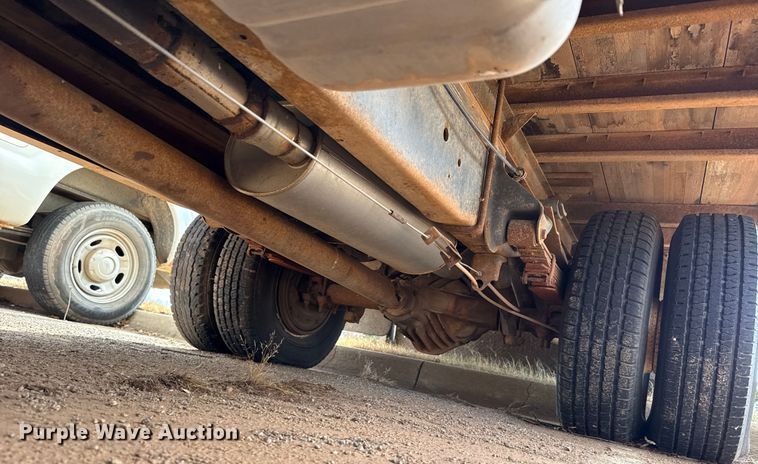 image for item ES5694 1989 Chevrolet Cheyenne 3500 box truck