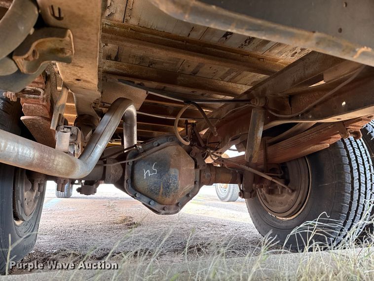 image for item ES5694 1989 Chevrolet Cheyenne 3500 box truck