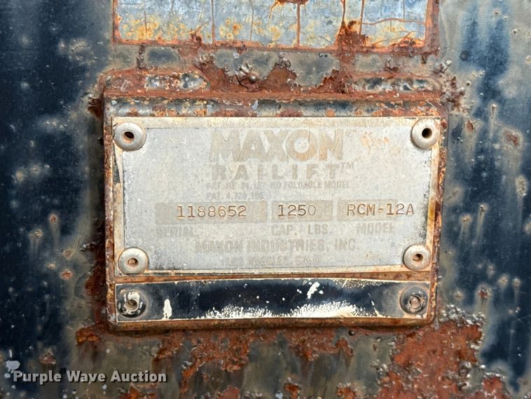 image for item ES5694 1989 Chevrolet Cheyenne 3500 box truck