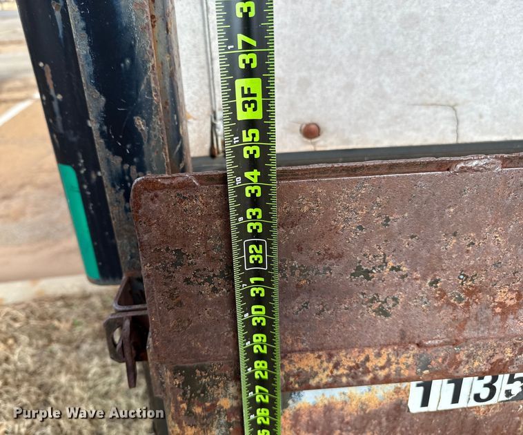 image for item ES5694 1989 Chevrolet Cheyenne 3500 box truck