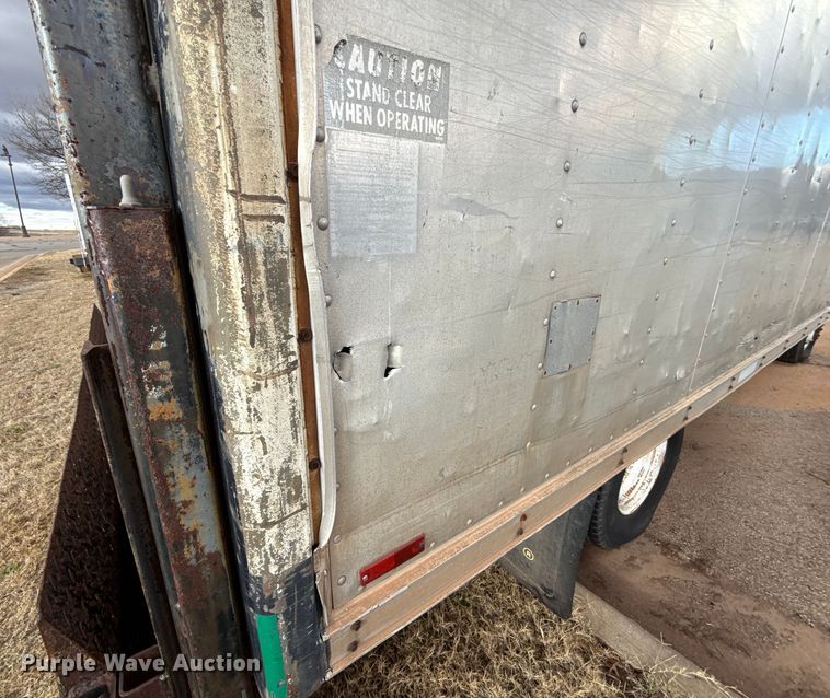 image for item ES5694 1989 Chevrolet Cheyenne 3500 box truck