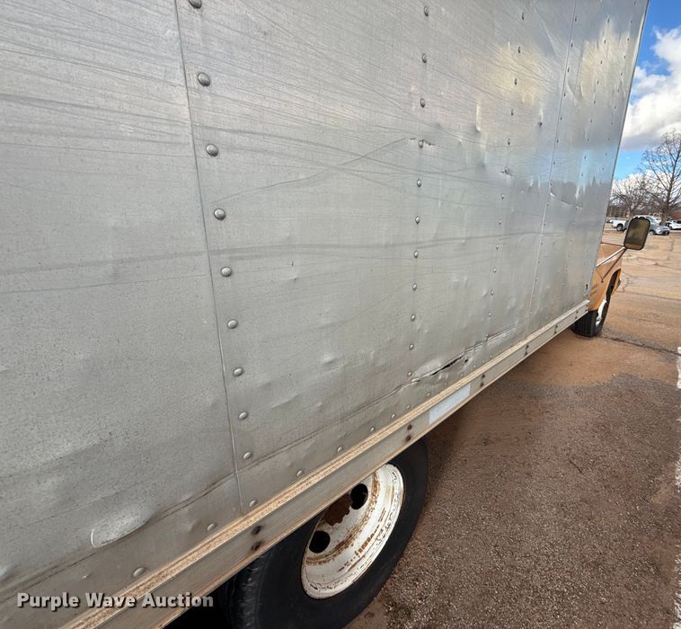 image for item ES5694 1989 Chevrolet Cheyenne 3500 box truck