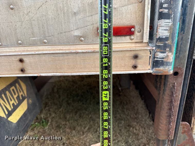 image for item ES5694 1989 Chevrolet Cheyenne 3500 box truck