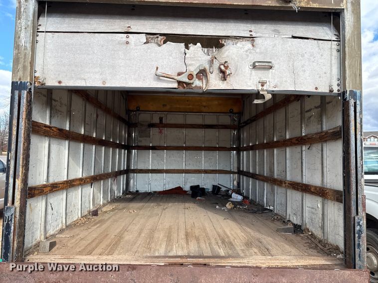 image for item ES5694 1989 Chevrolet Cheyenne 3500 box truck