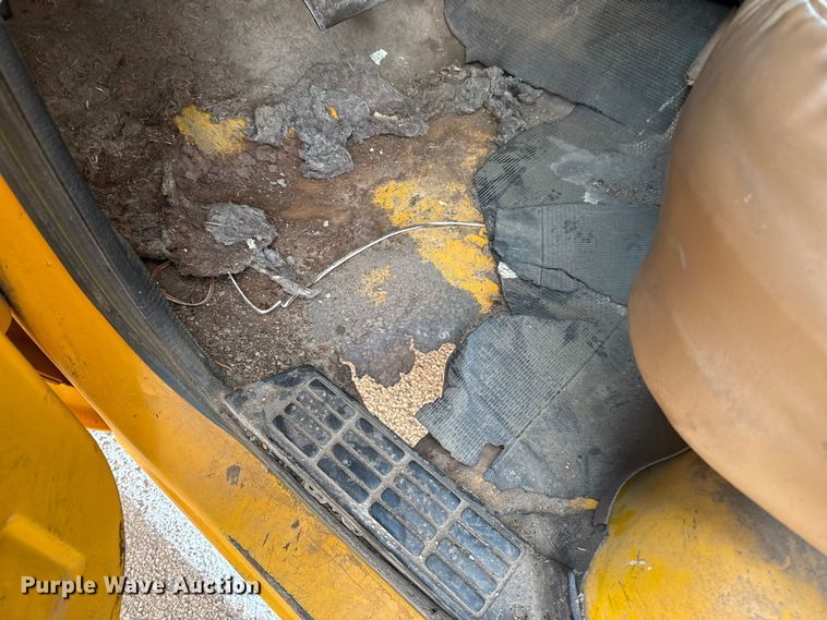 image for item ES5694 1989 Chevrolet Cheyenne 3500 box truck