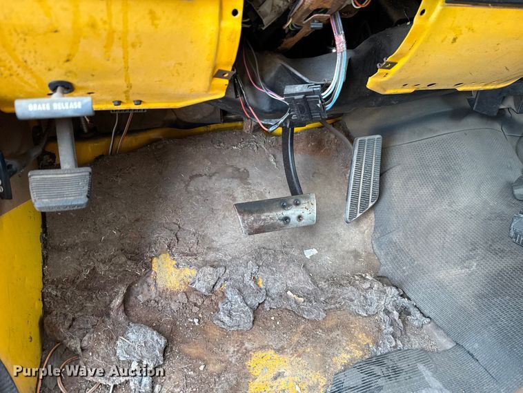 image for item ES5694 1989 Chevrolet Cheyenne 3500 box truck