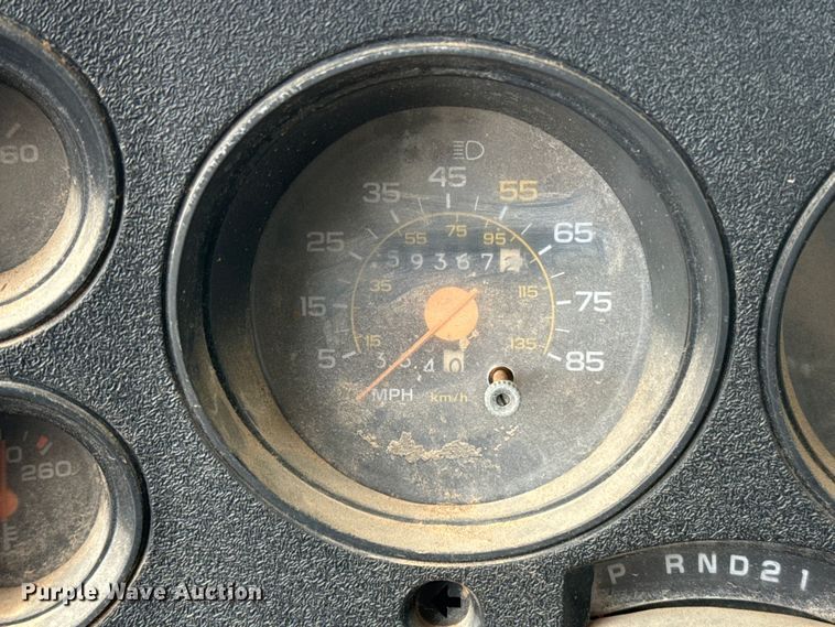 image for item ES5694 1989 Chevrolet Cheyenne 3500 box truck