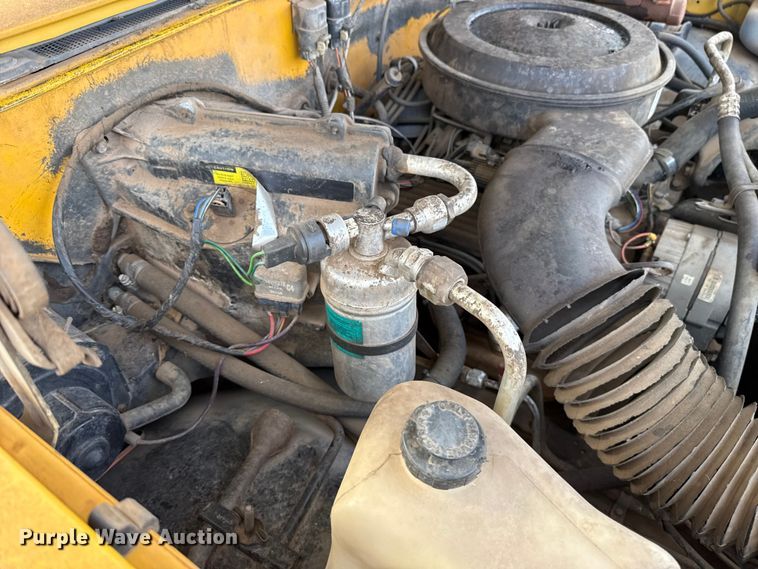 image for item ES5694 1989 Chevrolet Cheyenne 3500 box truck