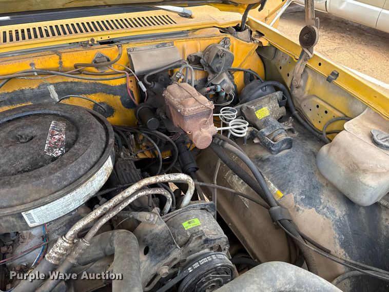 image for item ES5694 1989 Chevrolet Cheyenne 3500 box truck